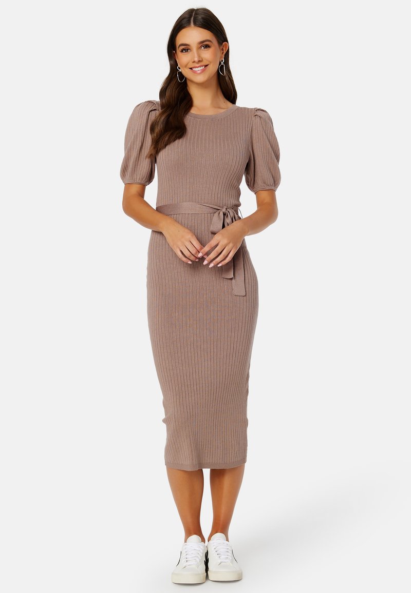 Bubbleroom KNITTED PUFF SLEEVE DRESS - Abito in maglia - nude