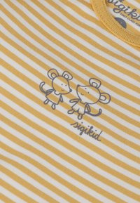 Yellow and white striped fabric with two cartoon mice wearing clothes and the brand name "sigikid" below them.