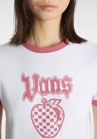 Vans APPLE BOOM RINGER - Triko s potiskem - white/mauvewood