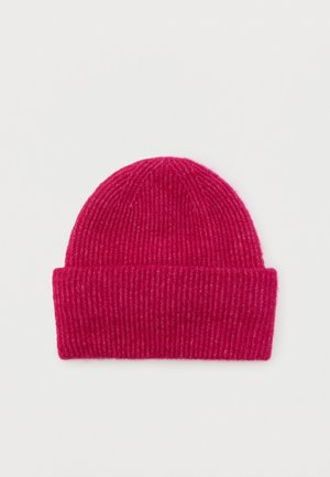 NOR  - Beanie - cherries jubilee