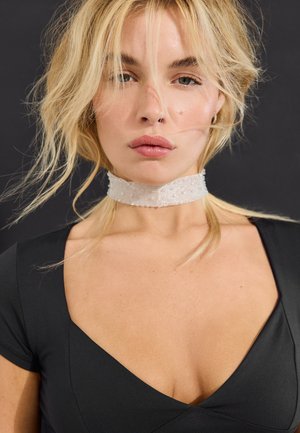 Stradivarius, Halskæder - metallic grey
