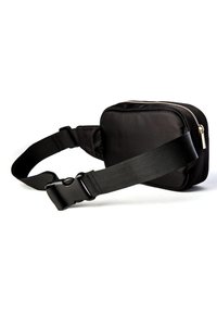 Borsa in nylon nera a cintura con forma rettangolare, dotata di chiusura a zip, tracolla regolabile e accessori metallici. Texture liscia, design minimal.