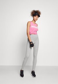 adidas Sportswear Tamprės - medium grey heather/white