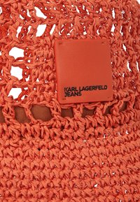 Karl Lagerfeld Jeans Klobuk - poinciana