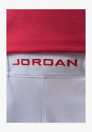 Jordan, M J BRK CAT SCRATCH SHORT - Jogginghose - white/black/university red