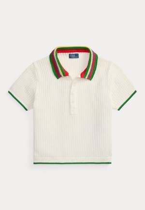 Biele krátke pletené polo tričko s textúrovaným vzorom, viacfarebným pruhovaným golierom, zelenými manžetami a légiou na gombíky.