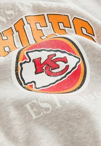 Next NFL AMERICAN LICENSE HEAVYWEIGHT GRAPHIC SLOGAN  - Melegítőfelső - grey marl kansas chiefs