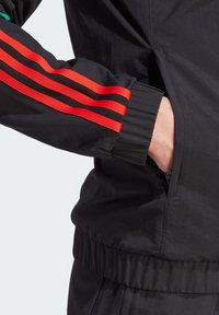 adidas Performance MANCHESTER UNITED TIRO 23 PRESENTATION TRACK - Equipación de clubes - schwarz