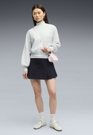 Puma, HER RELAXED CREW SWEATSHIRT MIT STEHKRAGEN - Sweatshirt - créme de mint