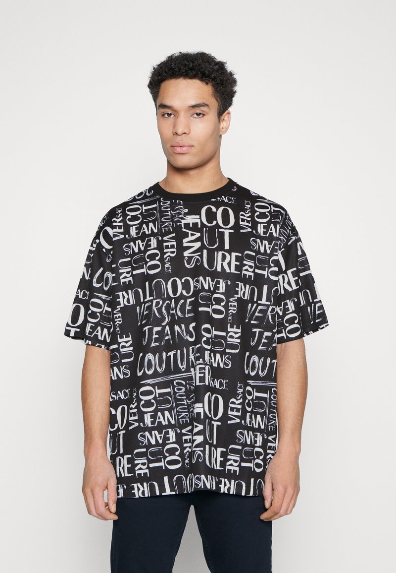 Versace Jeans Couture TECNICA LOGO T shirt Imprim Black noir versace-jeans-couture-tecnica-logo-t-shirt-imprim-black-noir