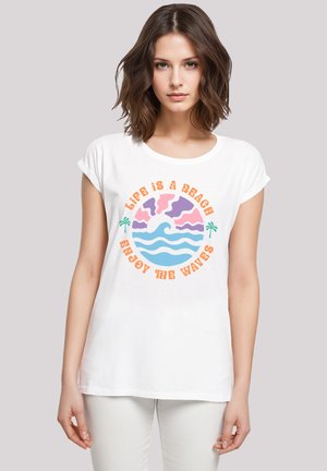 LIFE IS A BEACH ENJOY THE WAVES - Print T-shirt - weiß