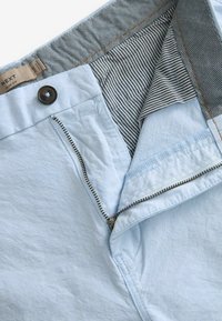 Next STRETCH - Pantaloni scurți - light blue oxford