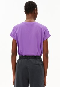 ARMEDANGELS IDAARA - Basic T-shirt - orchid