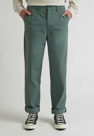 Lee Chino Slim XM Uomo – Pantaloni In Twill Chetopa Elasticizzato, Vita Naturale, Taglio Slim, Colore Blue Medio Con Processo Indigood A Basso Impatto