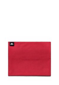 Tessuto in pile rettangolare rosso con una trama morbida, caratterizzato da un'etichetta nera con il logo Kappa nell'angolo in alto a sinistra.