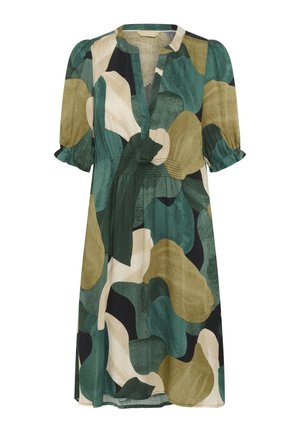 Kurzes ärmelloses Kleid mit V-Ausschnitt, das eine Mischung aus grünen, beigen und schwarzen abstrakten Mustern zeigt; Faltendetails unter der Brust und leicht ausgestellt.