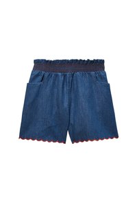 Shorts en denim avec une taille smockée, deux poches latérales, et un ourlet festonné avec des détails rouges. Couleur bleu foncé, texture douce.