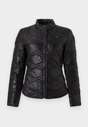 Μαύρο ελαφρύ μπουφάν με καπιτονέ σχέδιο, εμπρόσθια κουμπώματα με πατιλέτα, όρθιο γιακά, μακριά μανίκια και διακριτικό κυκλικό σχέδιο ραφής.