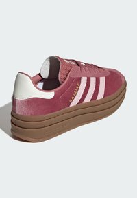 adidas Originals GAZELLE BOLD - Tenisice - preloved crimson sandy pink off white