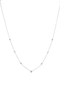 Silberne Halskette mit einer zarten Kette, die gleichmäßig verteilte runde Perlen und einen zentralen Akzent aufweist, und einem schlanken, polierten Finish.
