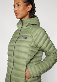 Patagonia SWEATER HOODY - Dunjakke - terrain green