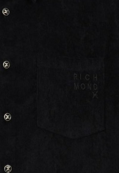 Camicia a maniche lunghe in corduroy nera con bottoni a pressione in metallo e un discreto dettaglio a tasca in rilievo con la scritta "RICH MOND".