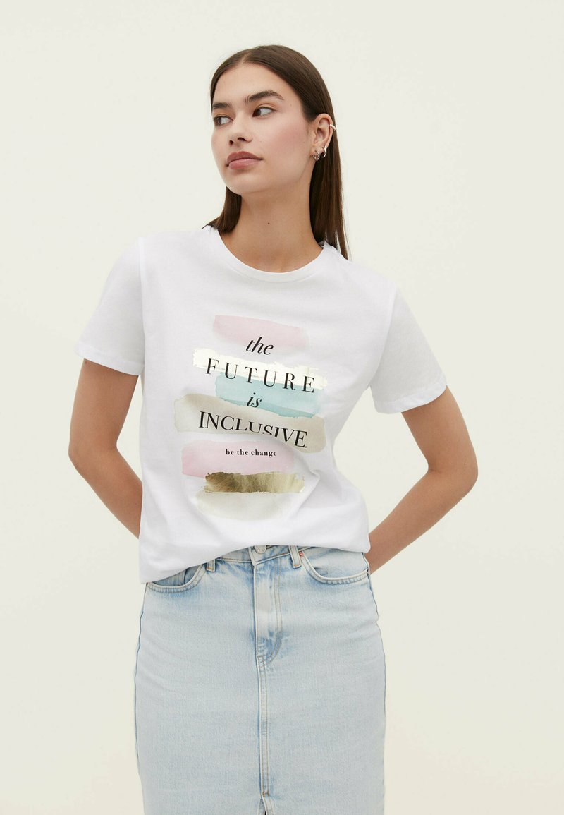 Stradivarius GRAPHIC FOIL - T-shirt con stampa - multicoloured ...