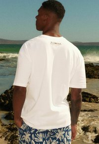 Next HOKUSAI THE GREAT WAVE LICENSE STANDARD - Apdrukāts T-krekls - white picasso