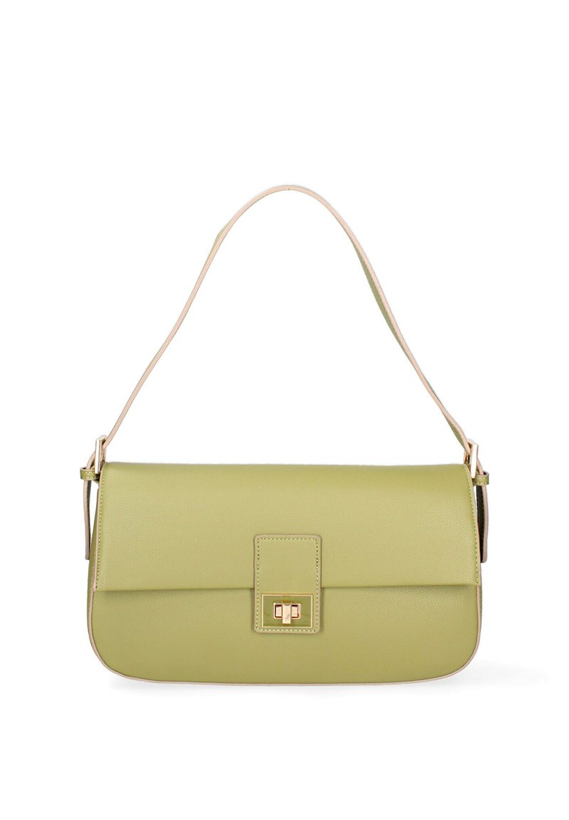 Borsa a tracolla verde in pelle con una texture liscia, forma rettangolare, hardware dorato e una tracolla beige. Presenta una chiusura a pattina.