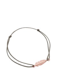 Verstellbares Armband mit zwei grauen Schnüren und einem Anhänger in Roségold, der eine detaillierte Federstruktur und runde Enden aufweist.