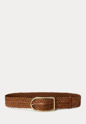 Cintura intrecciata in pelle marrone con fibbia rettangolare arrotondata color oro e passante in pelle su sfondo neutro.