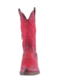 Bota vaquera roja de cuero con costuras decorativas, puntera afilada y un acabado texturizado. Presenta lengüetas de tiro y un tacón bajo acampanado.