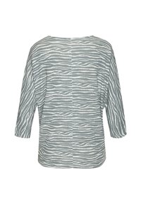 Graues Strickoberteil mit Zebra-Streifenmuster in Weiß. Lockere Passform, runder Halsausschnitt, Dreiviertelärmel und weiche Textur.