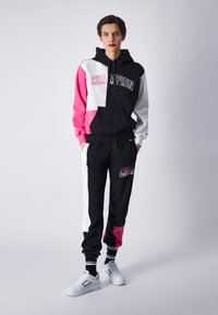 Champion PUNCH - Jersey con capucha - black