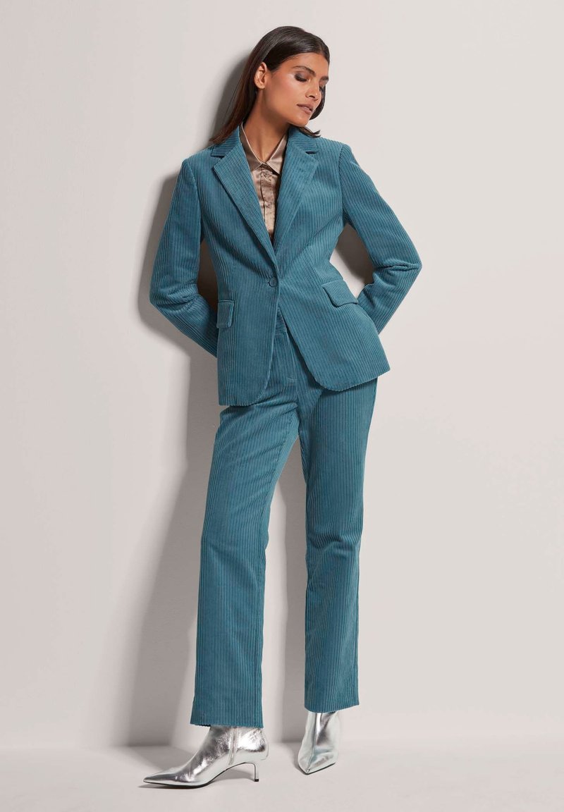 Blazer Classique MADELEINE Taille EU 40 Femme - Gris, Style Décontracté élégant, Occasion Parfait état