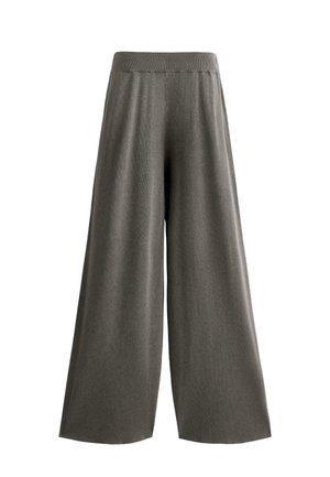 Hose mit weitem Bein aus demselben grauen Rippstoff. Verfügt über einen elastischen Bund für Komfort und eine fließende, weiche Textur. Keine Taschen oder Knöpfe.