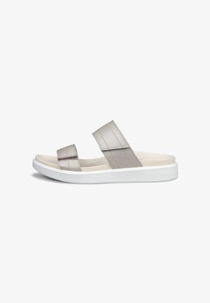 Sandalo slip-on grigio chiaro con due ampi cinturini cuciti e suola bianca imbottita, mostrato di profilo su sfondo bianco.