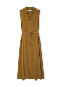 Braunes ärmelloses Kleid mit V-Ausschnitt, tailliertem Bund und fließender Silhouette, aus weichem Stoff mit glatter Textur.