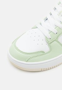 Champion RD18 2.0 - Kosárlabdacipők - mint/white/offwhite