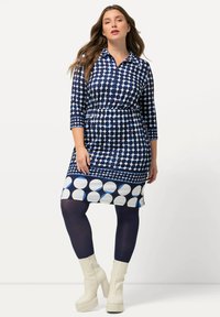 Unausgewählt, black