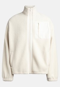 Cremefarbene Fleecejacke mit hohem Kragen, frontalem Reißverschluss und einer Tasche auf der linken Brust. Mit strukturiertem Stoff und elastischen Bündchen.