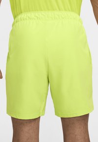 Nike Performance Pantalón corto de deporte - cyber cyber black