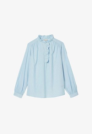 Bluză lungă cu mânecă lungă de culoare bleu deschis, cu guler volan și placket frontal. Prezintă umeri cu pliuri și manșete cu nasturi. Textură de țesătură netedă.