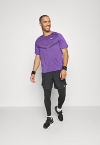 Nike Performance TECHKNIT ULTRA - T-shirt desportiva - cave purple/action grape/silver