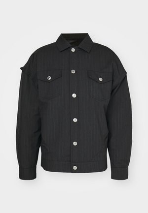 Schwarze gestreifte Jacke aus strukturiertem Stoff, mit Kragen, silbernen Knöpfen und zwei vorderen Taschen mit Klappen.