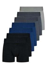 Sarja kahdeksasta shortsista eri väreissä: musta, tummansininen, tummansininen, harmaa ja vaaleanharmaa. Jokaisessa on logo-olkavyö ja puuvillamateriaali.