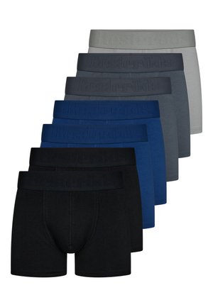 Sarja kahdeksasta shortsista eri väreissä: musta, tummansininen, tummansininen, harmaa ja vaaleanharmaa. Jokaisessa on logo-olkavyö ja puuvillamateriaali.