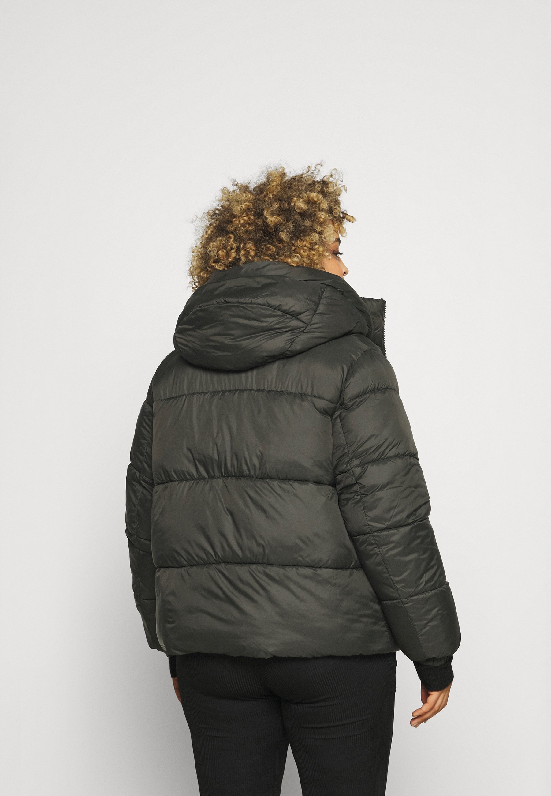 Vero Moda Curve VMUPSALA SHORT JACKET 