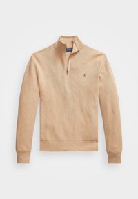 Pull-over en maille beige avec col demi-fermeture éclair, poignets et ourlet côtelés, arborant un petit logo brodé sur le côté gauche de la poitrine.
