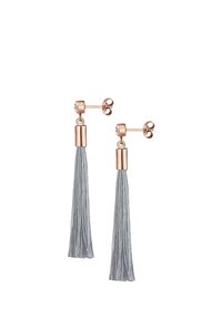 Roséguld studs med grå fransar, med en cylindrisk design och dekorativa element längst upp, vilket skapar en lager-effekt.